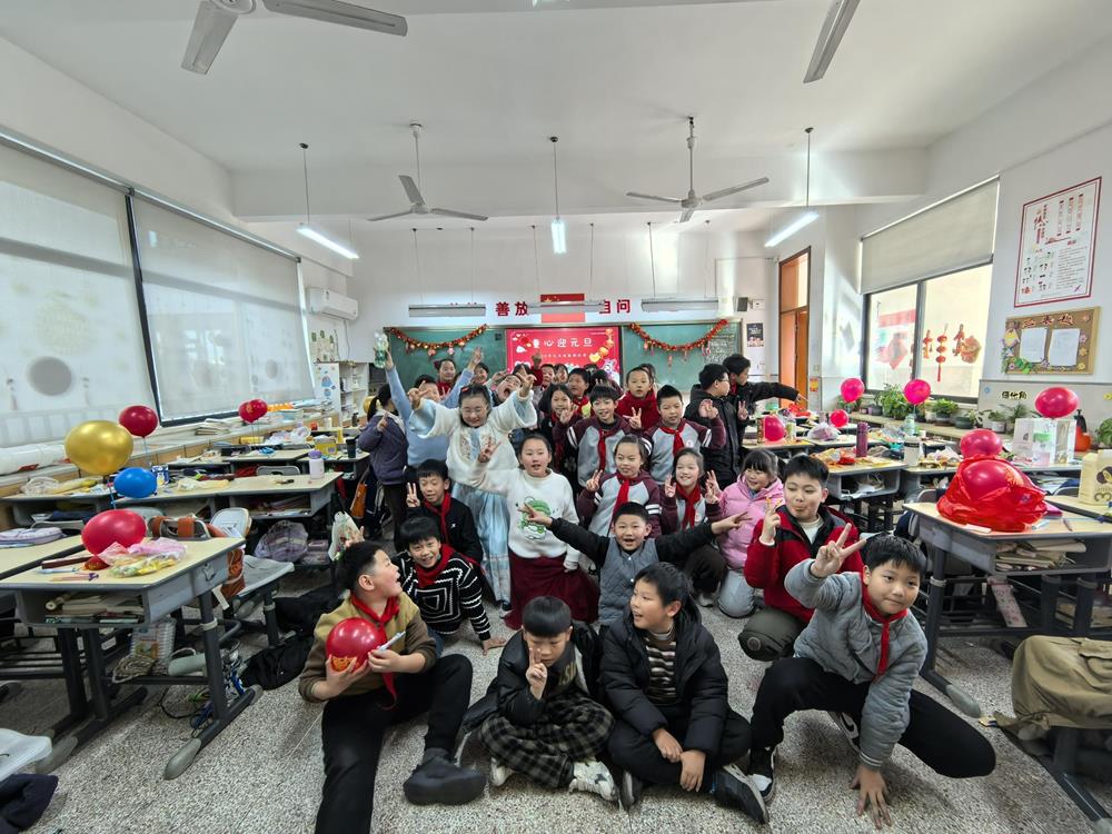 28b0586a79f34299a8d1d7ee3080b75b.jpg