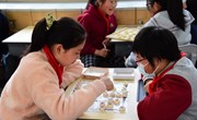 “金戈铁马扫千军，羽扇纶巾棋人生”——四、五、六年级开展班级室内象棋赛
